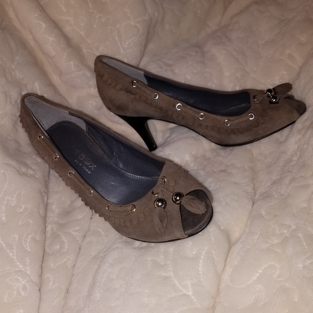 Shoebox New york leather 6.5 peephole heels